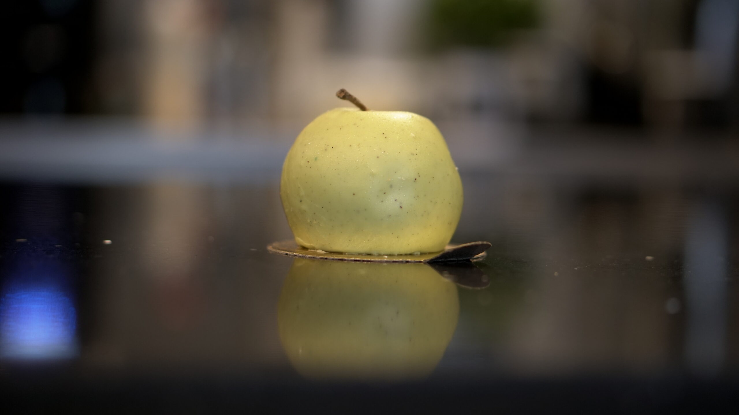 Trompe L'Oeil Pomme