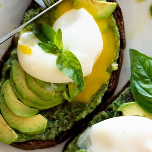 Toast Avocat Pesto Œufs